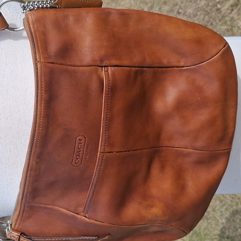 COACH (Vintage) Madison Hobo Bag in Tan. - Picture 14 of 15